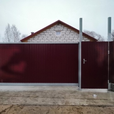 Откатные ворота с ручным приводом из сэндвич-панели 3500x2400