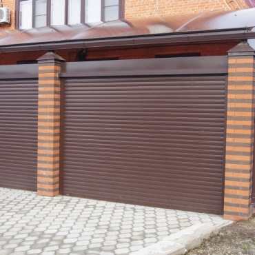 Рулонные секционные ворота в коттедж 2250x2250
