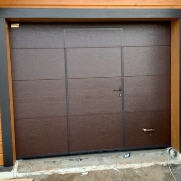 Гаражные ворота с калиткой для коттеджа 2500x2500